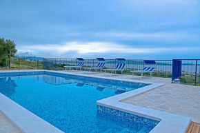 Гостиница Lola - privacy, pool & view  Каштел Камбеловац